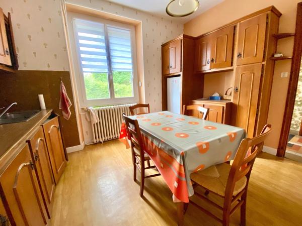 maison familiale avec garage et jardin attenant