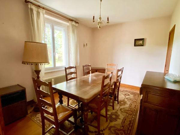 maison familiale avec garage et jardin attenant