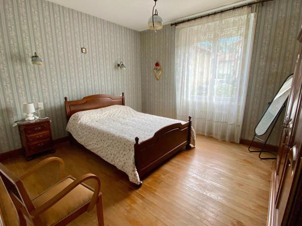 maison familiale avec garage et jardin attenant