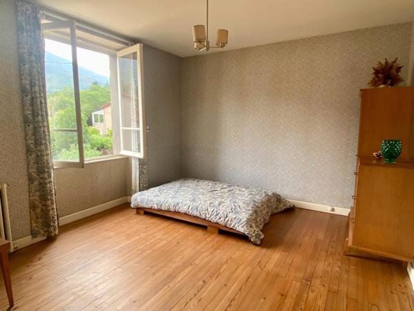 maison familiale avec garage et jardin attenant