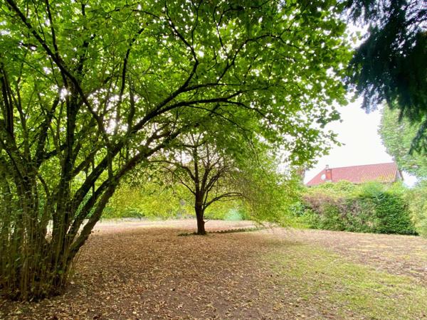 maison familiale avec garage et jardin attenant