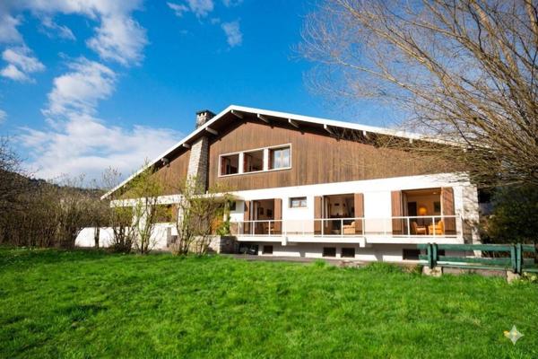 Maison à vendre - Saint-Jorioz 11 pièces de 243.82 m²