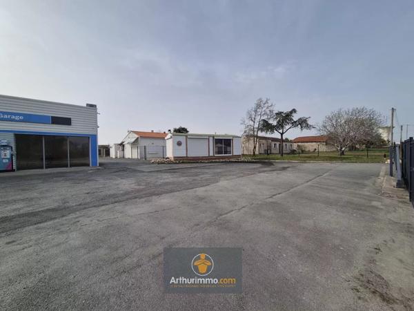 Vente                                                      Immeuble
                        
                     11 pièces                      130 m2                     à Charron