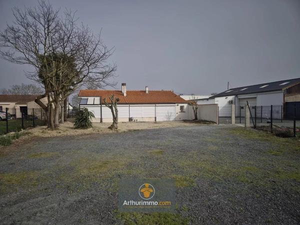 Vente                                                      Immeuble
                        
                     11 pièces                      130 m2                     à Charron