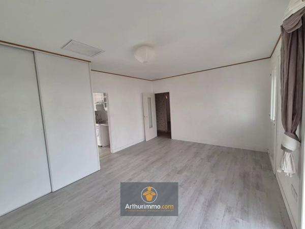 Vente                                                      Immeuble
                        
                     11 pièces                      130 m2                     à Charron