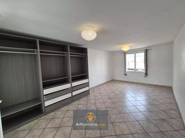 Vente                                                      Immeuble
                        
                     11 pièces                      130 m2                     à Charron