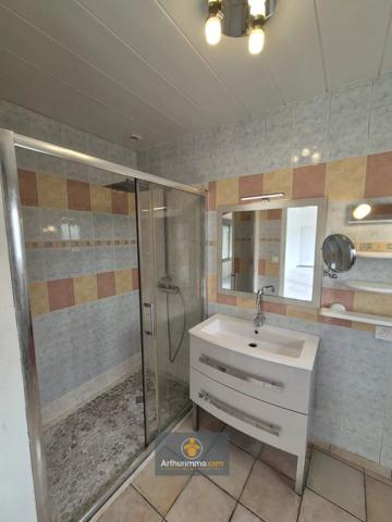 Vente                                                      Immeuble
                        
                     11 pièces                      130 m2                     à Charron