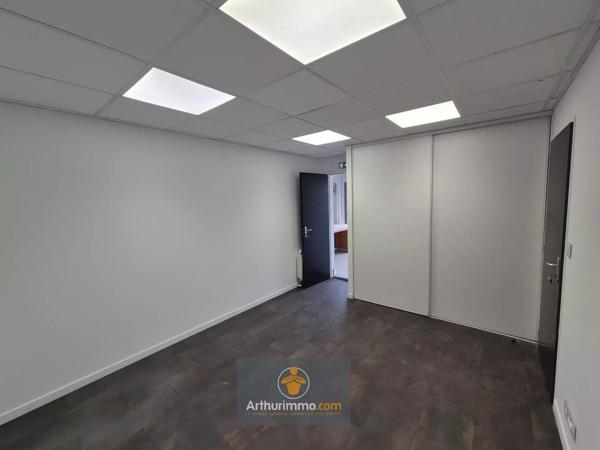 Vente                                                      Immeuble
                        
                     11 pièces                      130 m2                     à Charron