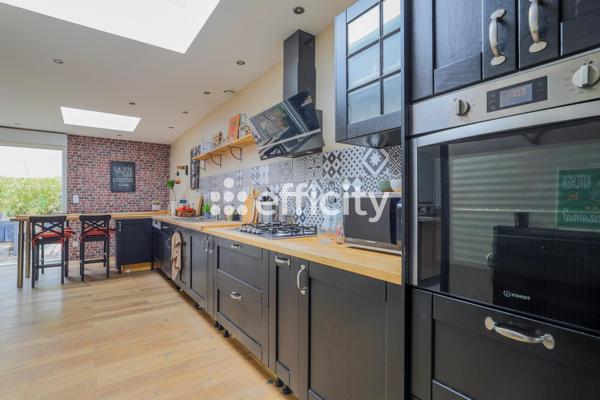 Maison
         6 pièces
        - 155 m² Exclusivité 315 000 € *
