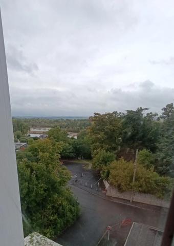 Studio au dernier étage avec parking et cellier