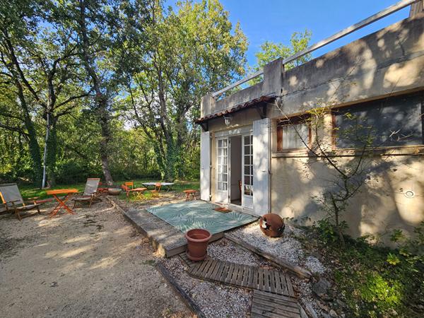 Maison d'exception à vendre à Saint Maximin la Sainte Baume au calme avec piscine, garage. Fort potentiel locatif.