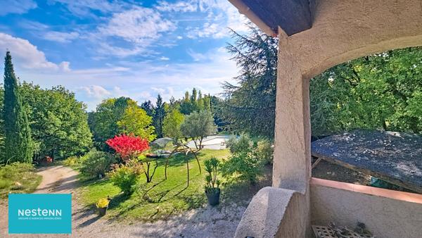 Maison d'exception à vendre à Saint Maximin la Sainte Baume au calme avec piscine, garage. Fort potentiel locatif.