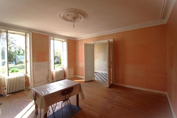 Maison charentaise - Jarnac Champagne - 11 pièces - 273 m2