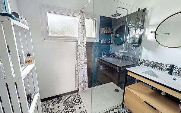 Maison à vendre    5 pièces •  Theix