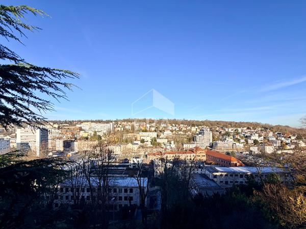 Sèvres Rive Gauche - 4 pièces traversant avec balcon, parking et cave à 5 min de la gare