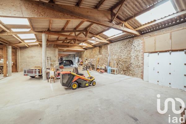 Maison traditionnelle 5 pièces de 180 m² à Montréverd (85260)