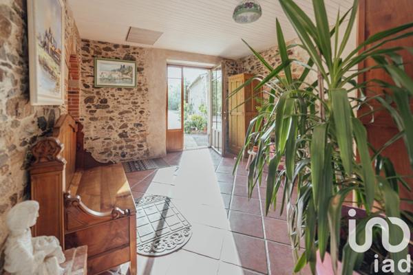 Maison traditionnelle 5 pièces de 180 m² à Montréverd (85260)