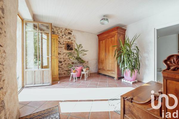 Maison traditionnelle 5 pièces de 180 m² à Montréverd (85260)