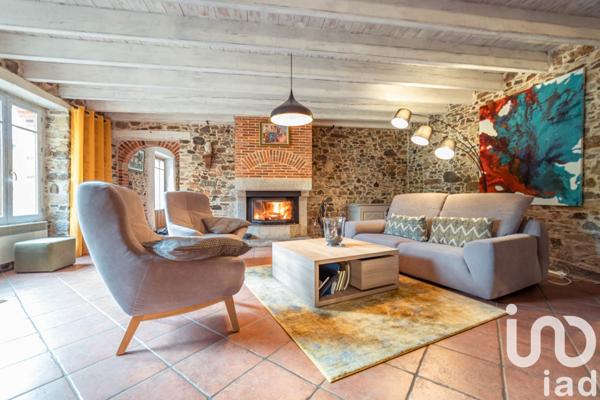 Maison traditionnelle 5 pièces de 180 m² à Montréverd (85260)