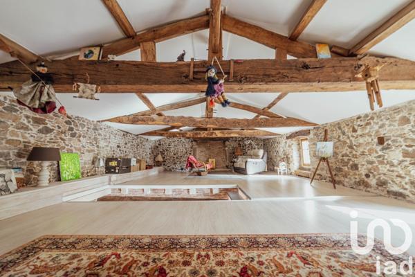 Maison traditionnelle 5 pièces de 180 m² à Montréverd (85260)