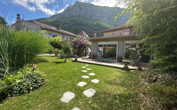 Maison à vendre    5 pièces • 167 m2 Saint-Égrève