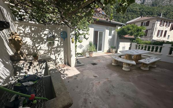 Maison à vendre    5 pièces • 167 m2 Saint-Égrève