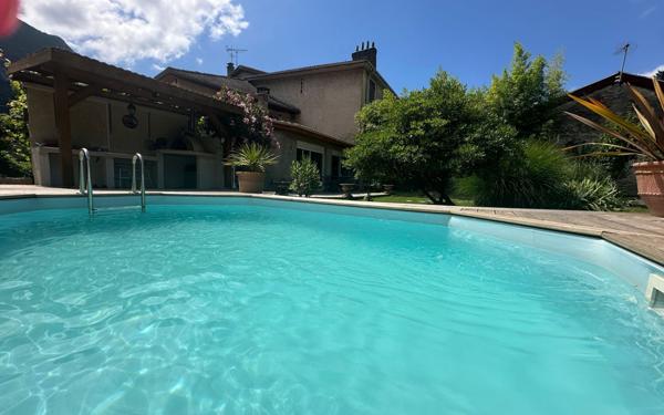 Maison à vendre    5 pièces • 167 m2 Saint-Égrève