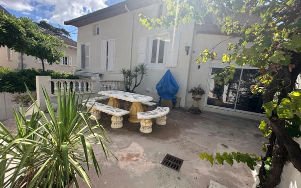 Maison à vendre    5 pièces • 167 m2 Saint-Égrève