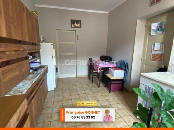 Maison de Ville - 2 Appartements de 63 m² et 49 m² - ST  AMAND-MONTROND - 89 900 €