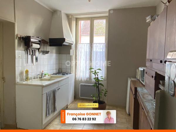 Maison de Ville - 2 Appartements de 63 m² et 49 m² - ST  AMAND-MONTROND - 89 900 €