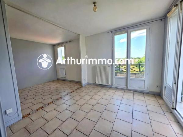 Vente                                                      Appartement
                        
                     1 pièces                      31 m2                     à Savigny-le-Temple