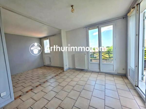 Vente                                                      Appartement
                        
                     1 pièces                      31 m2                     à Savigny-le-Temple