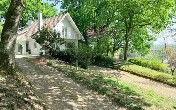 Maison à vendre    6 pièces • 230 m2 Aire-sur-l'Adour