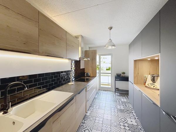 LE BOUSCAT CENTRE –T4 avec 3 balcons et parking.