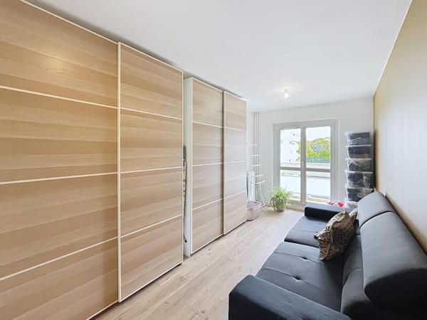 LE BOUSCAT CENTRE –T4 avec 3 balcons et parking.