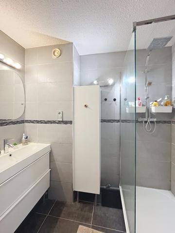 LE BOUSCAT CENTRE –T4 avec 3 balcons et parking.