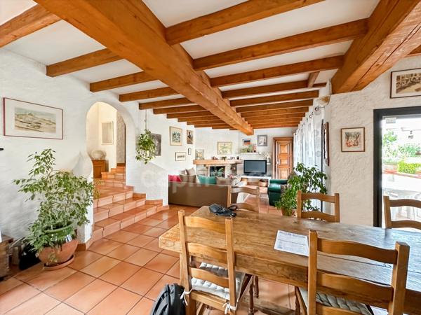 Pyrénées Orientales (66) - Maison 139 m² avec Jardin - Terrasse – Piscine – Grand garage – Dépendances