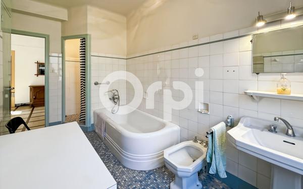 Maison à vendre    6 pièces •  Ruoms