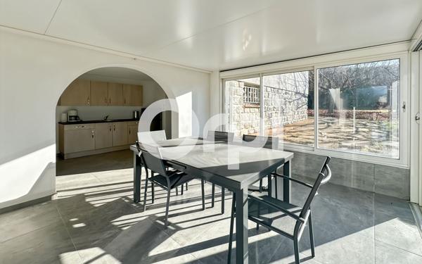 Maison à vendre    6 pièces •  Ruoms