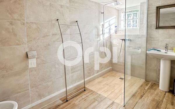 Maison à vendre    6 pièces •  Ruoms