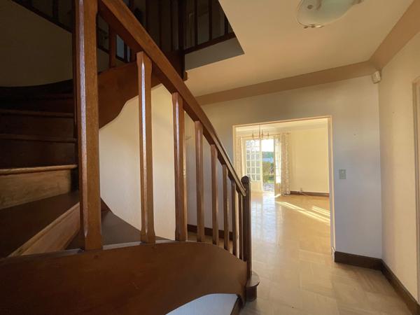 Maison traditionnelle 120 m2 avec 4 chambres sur terrain de 1600 m2 proche toutes commodités