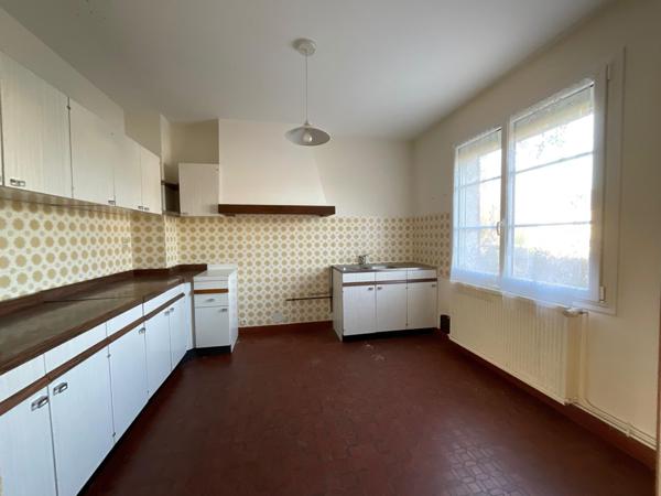 Maison traditionnelle 120 m2 avec 4 chambres sur terrain de 1600 m2 proche toutes commodités