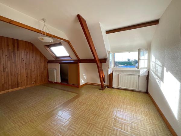 Maison traditionnelle 120 m2 avec 4 chambres sur terrain de 1600 m2 proche toutes commodités
