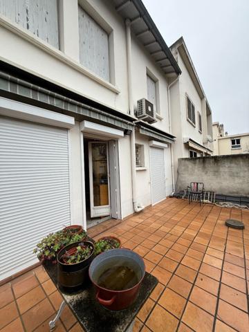 Maison à fort potentiel avec jardin . Travaux à prévoir