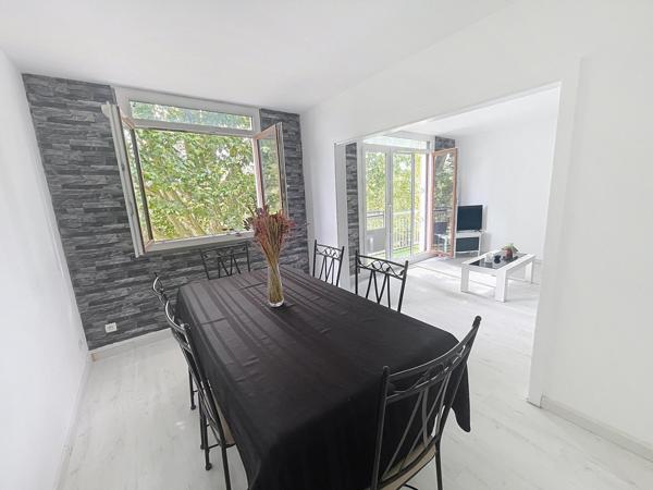 APPARTEMENT T 5 TRES LUMINEUX A PROXIMITE DU RER C