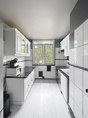APPARTEMENT T 5 TRES LUMINEUX A PROXIMITE DU RER C