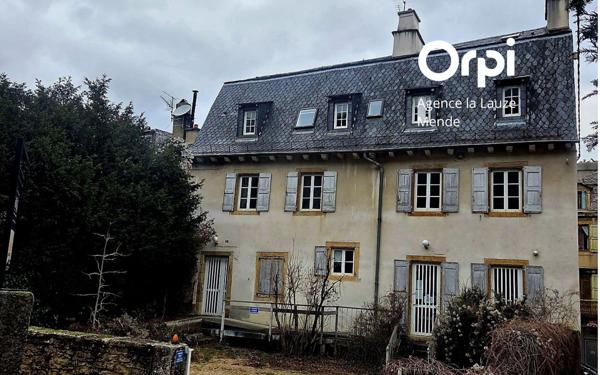 Immeuble à vendre    8 pièces • 467 m2 Mende