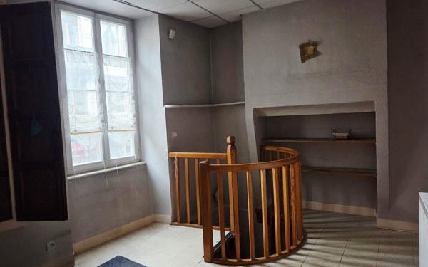 Immeuble à vendre    8 pièces • 467 m2 Mende