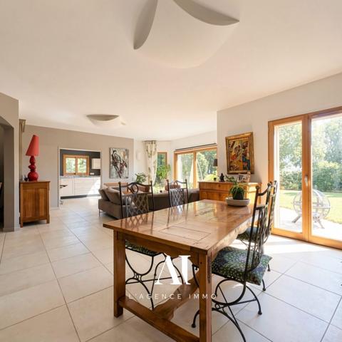 Maison Individuelle T5 – 200 M² – 4 Chambres – Vue Alpes & Jura – Double Garage – Terrain 880 M² – Divonne les Bain 01220