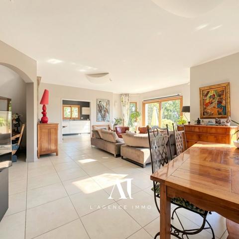 Maison Individuelle T5 – 200 M² – 4 Chambres – Vue Alpes & Jura – Double Garage – Terrain 880 M² – Divonne les Bain 01220